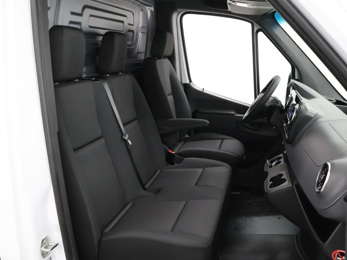 317 L2H2 RWD PRO | 3500kg TREKKEN | FACELIFT | 3-ZITS | CAMERA | AUTOMAAT
