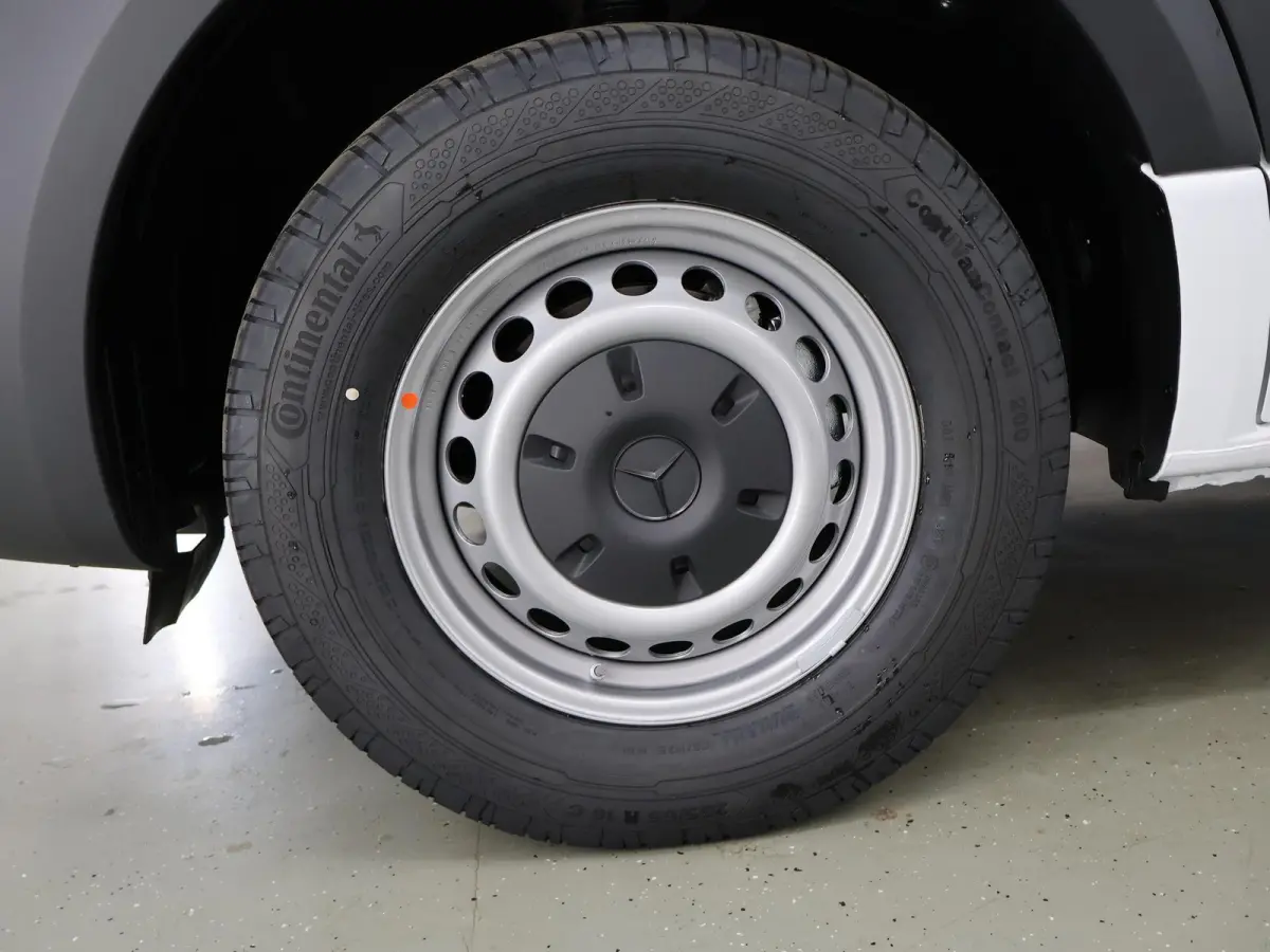 317 L2H2 RWD PRO | 3500kg TREKKEN | FACELIFT | 3-ZITS | CAMERA | AUTOMAAT