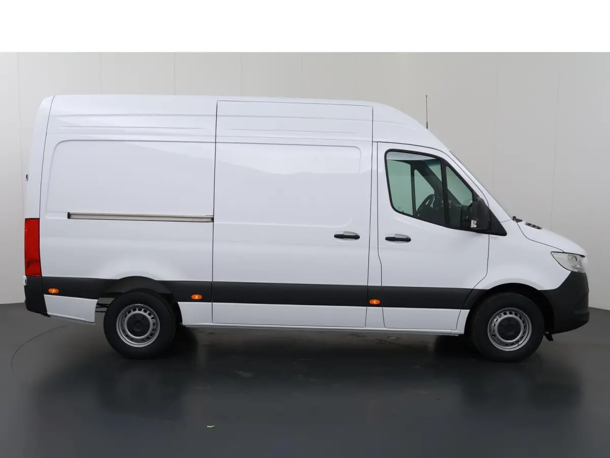 317 L2H2 RWD PRO | 3500kg TREKKEN | FACELIFT | 3-ZITS | CAMERA | AUTOMAAT