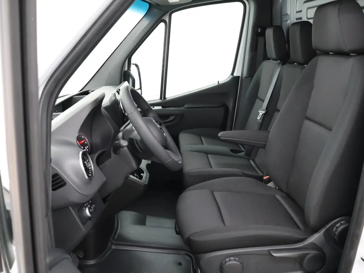317 L2H2 RWD PRO | 3500kg TREKKEN | FACELIFT | 3-ZITS | CAMERA | AUTOMAAT