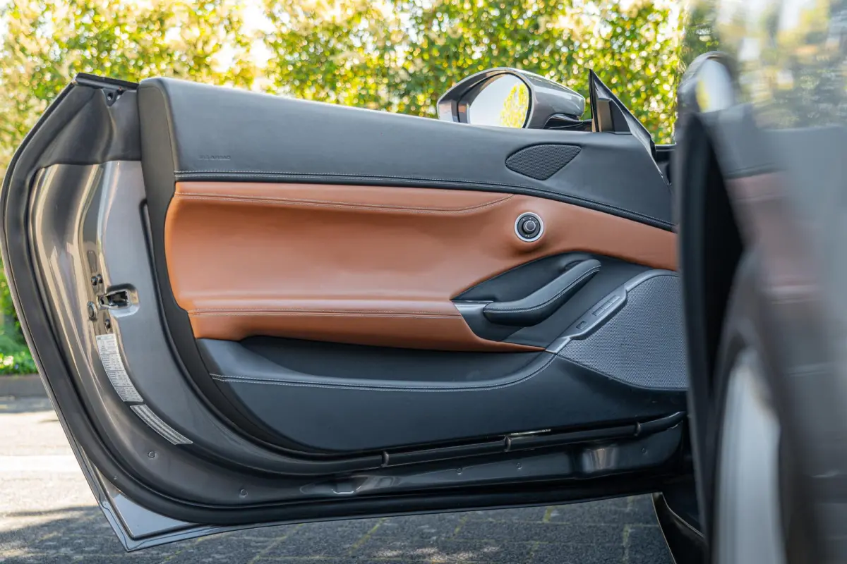 3.9 V8 HELE | Carbon Ext./Int. | AFS | Magneride | Comfortstoelen | Dealer Onderhouden | Historical Color |