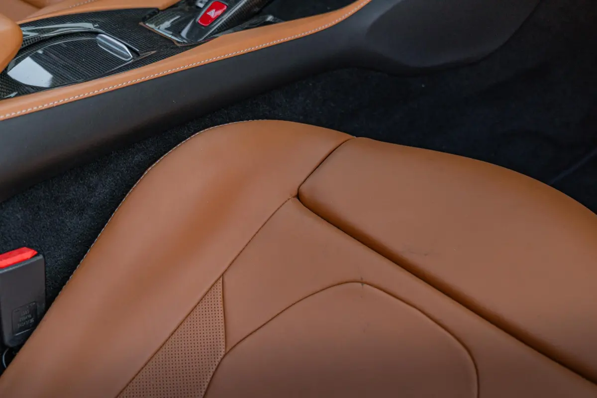 3.9 V8 HELE | Carbon Ext./Int. | AFS | Magneride | Comfortstoelen | Dealer Onderhouden | Historical Color |