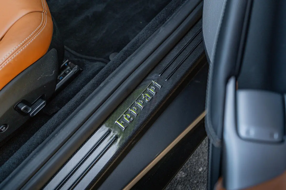 3.9 V8 HELE | Carbon Ext./Int. | AFS | Magneride | Comfortstoelen | Dealer Onderhouden | Historical Color |