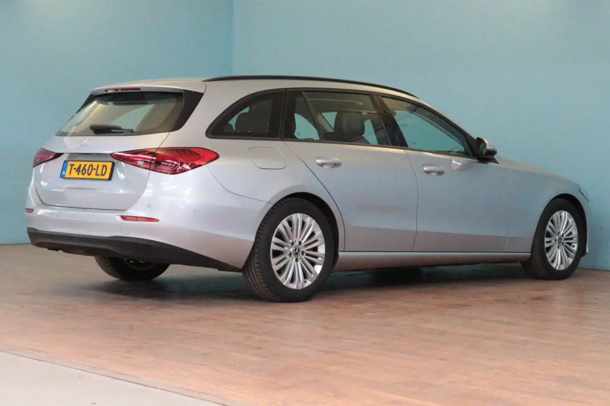 180 Business Line Automaat | NAVI | CAMERA + PDC | LEER | ADAP CRUISE | LANE-ASSIST |