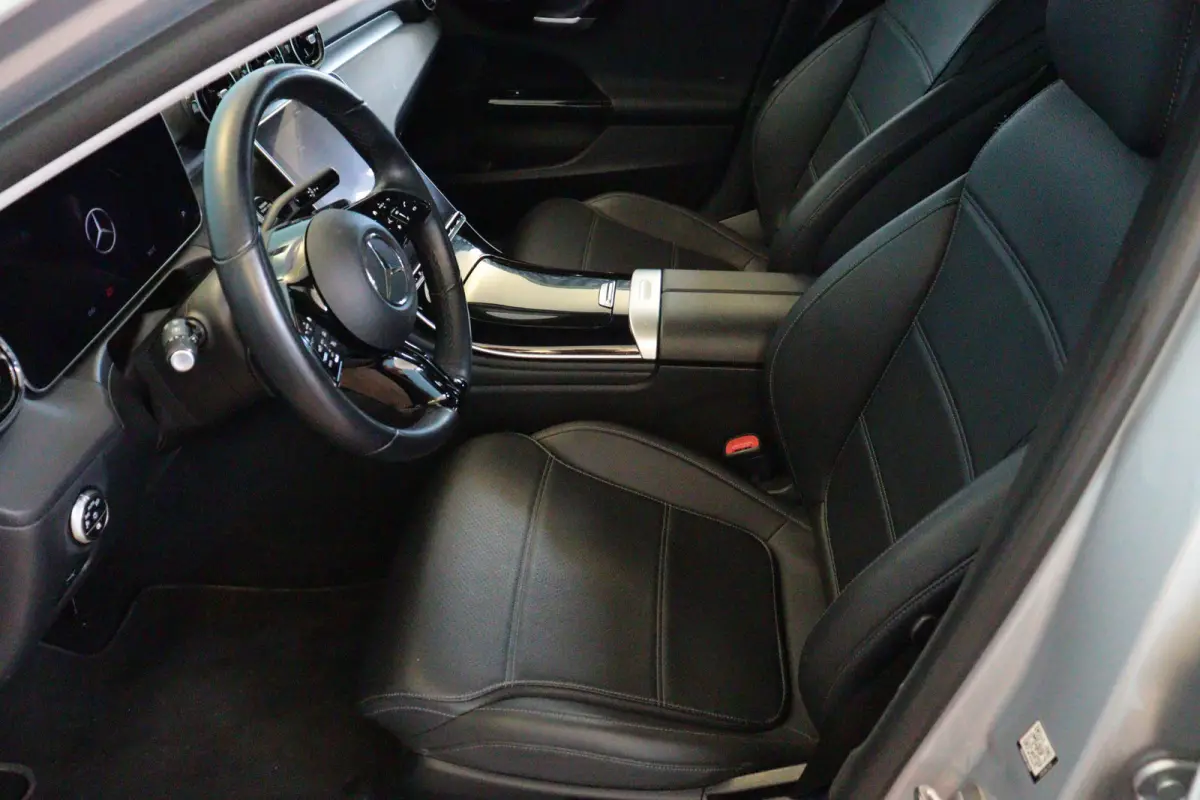 180 Business Line Automaat | NAVI | CAMERA + PDC | LEER | ADAP CRUISE | LANE-ASSIST |
