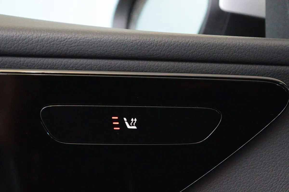 180 Business Line Automaat | NAVI | CAMERA + PDC | LEER | ADAP CRUISE | LANE-ASSIST |