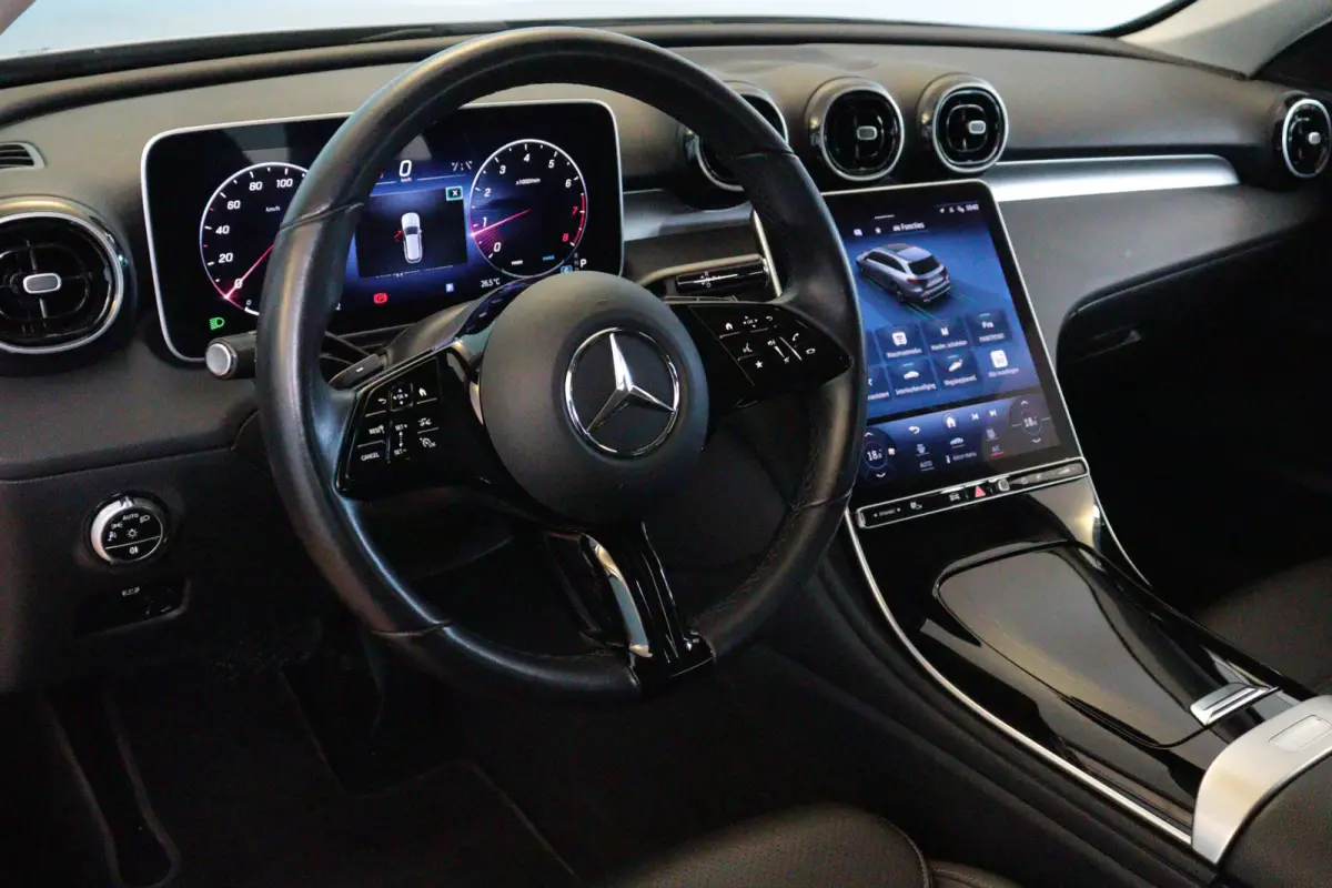 180 Business Line Automaat | NAVI | CAMERA + PDC | LEER | ADAP CRUISE | LANE-ASSIST |