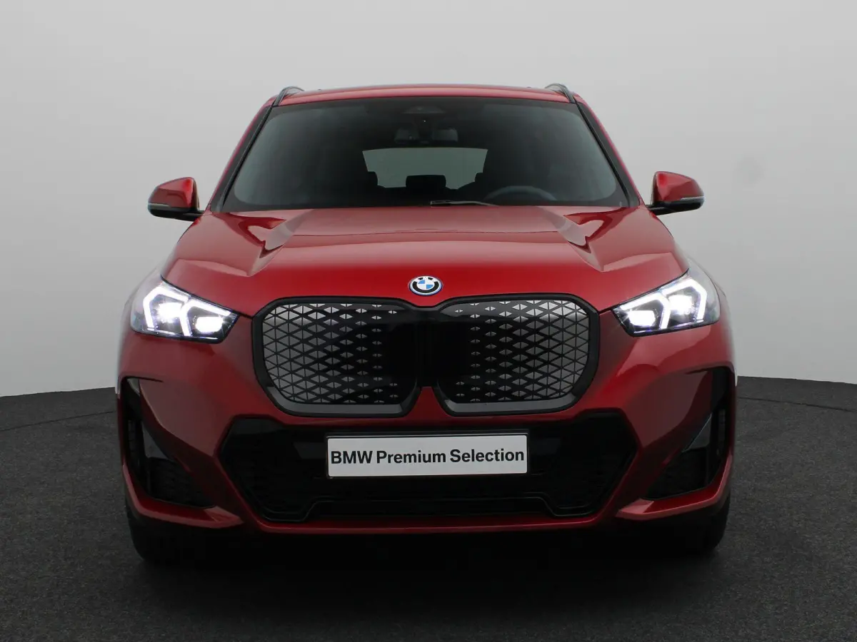 eDrive20 M Sportpakket Pro | SoH 100% | Premium Pack | Comfort Pack | Stuurwielrand verwarmd | Panoramadak | Harman Kardon | 19''