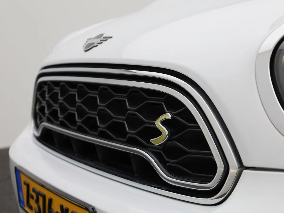1.5 Cooper ALL4 Business Edition | AUTOMAAT | CLIMATE CONTROL | CRUISE CONTROL | NAVIGATIE | MULTIFUNCTIONEEL STUURWIEL |