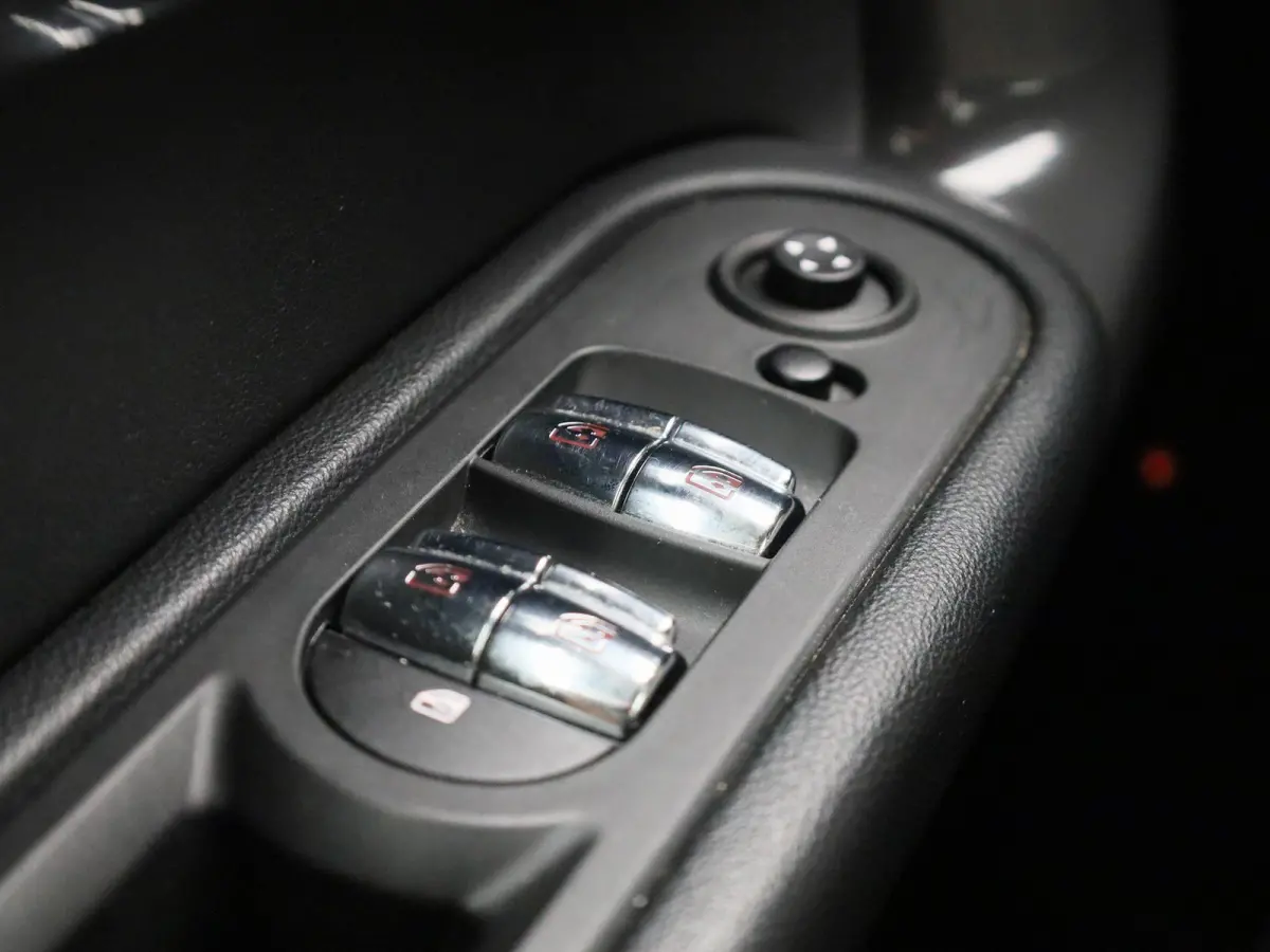 1.5 Cooper ALL4 Business Edition | AUTOMAAT | CLIMATE CONTROL | CRUISE CONTROL | NAVIGATIE | MULTIFUNCTIONEEL STUURWIEL |