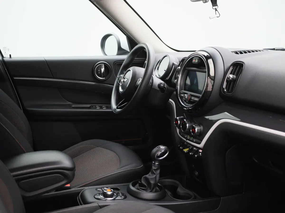 1.5 Cooper ALL4 Business Edition | AUTOMAAT | CLIMATE CONTROL | CRUISE CONTROL | NAVIGATIE | MULTIFUNCTIONEEL STUURWIEL |