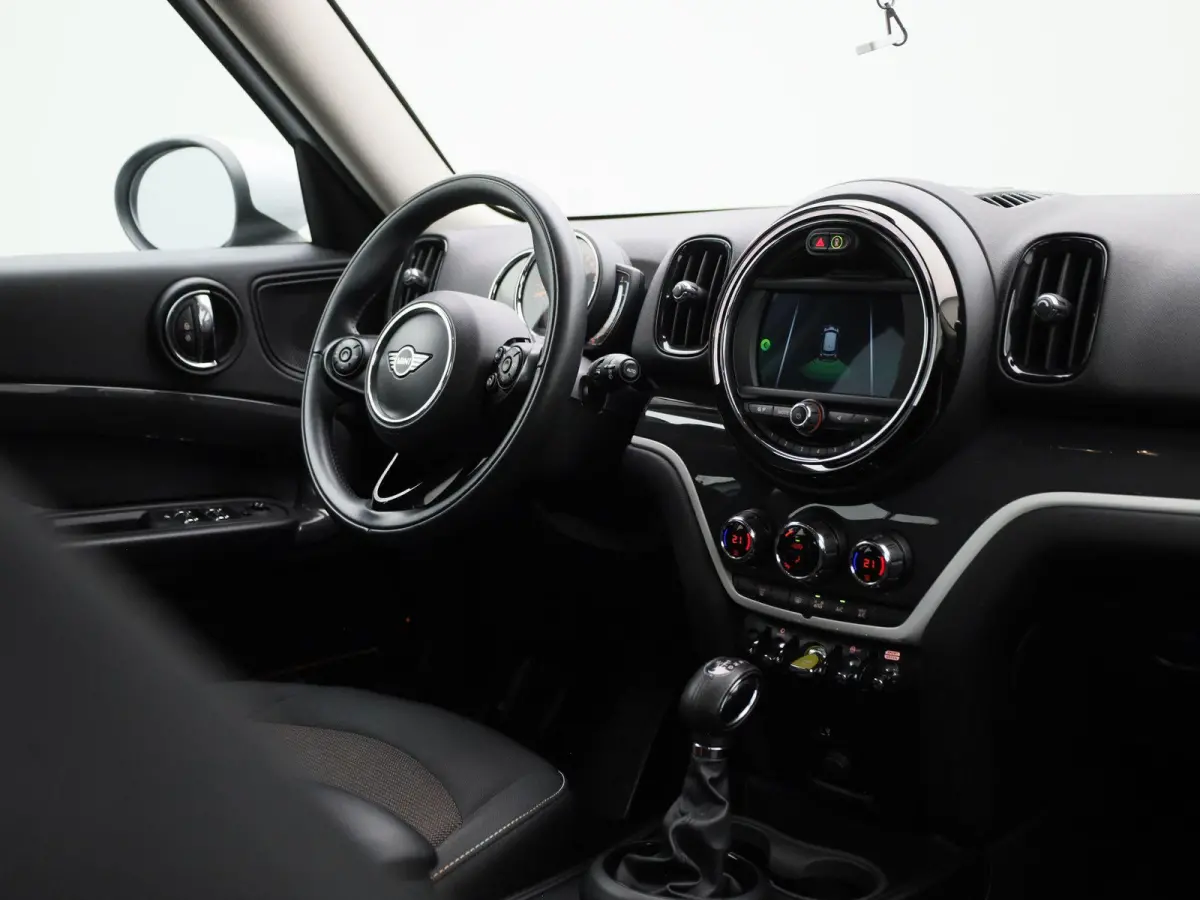 1.5 Cooper ALL4 Business Edition | AUTOMAAT | CLIMATE CONTROL | CRUISE CONTROL | NAVIGATIE | MULTIFUNCTIONEEL STUURWIEL |