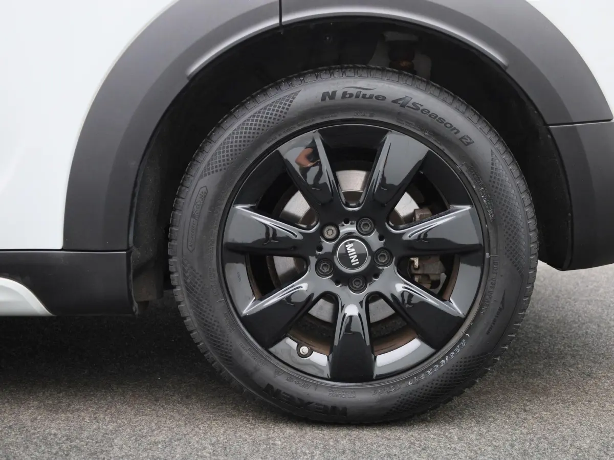 1.5 Cooper ALL4 Business Edition | AUTOMAAT | CLIMATE CONTROL | CRUISE CONTROL | NAVIGATIE | MULTIFUNCTIONEEL STUURWIEL |