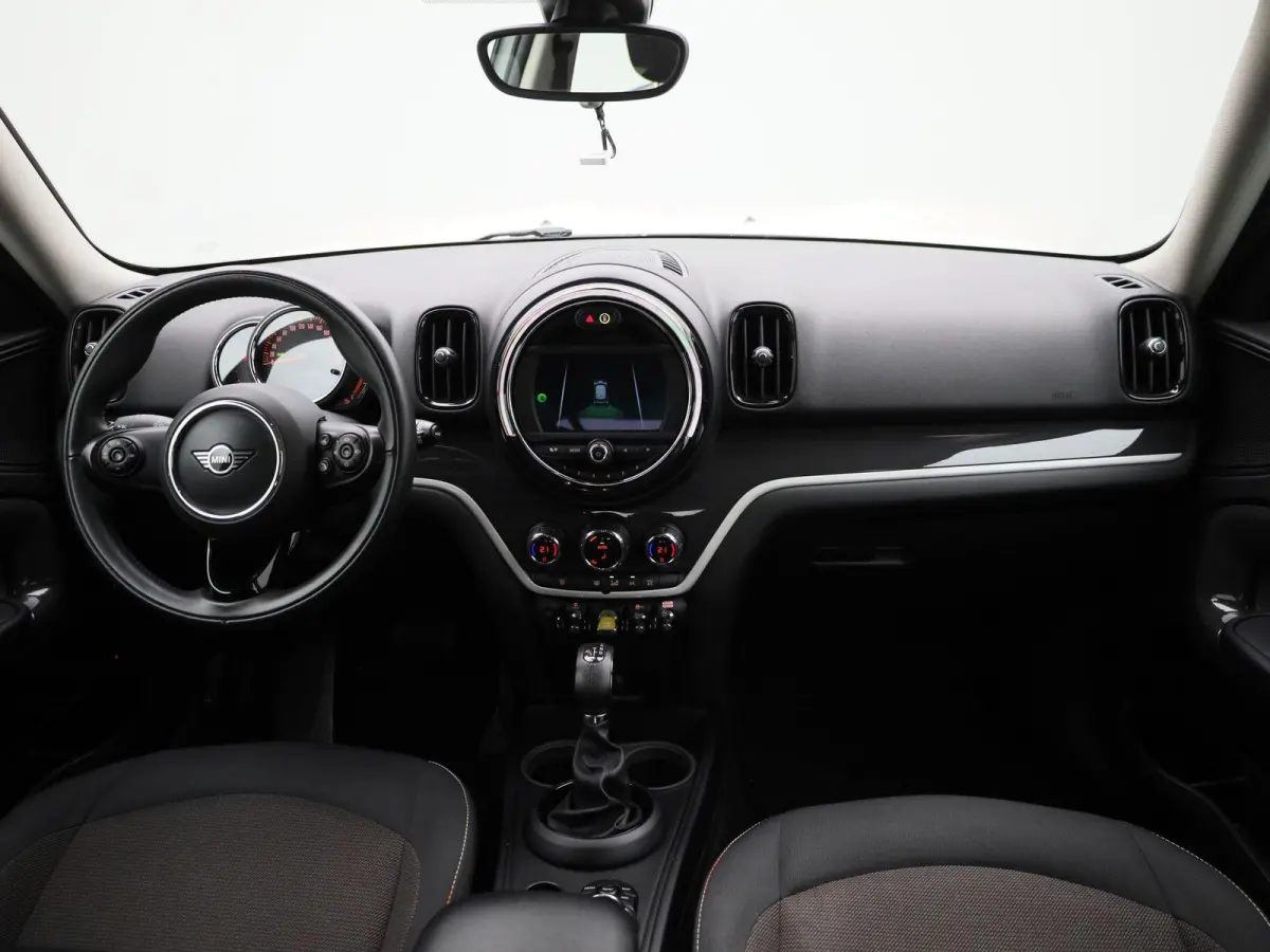 1.5 Cooper ALL4 Business Edition | AUTOMAAT | CLIMATE CONTROL | CRUISE CONTROL | NAVIGATIE | MULTIFUNCTIONEEL STUURWIEL |