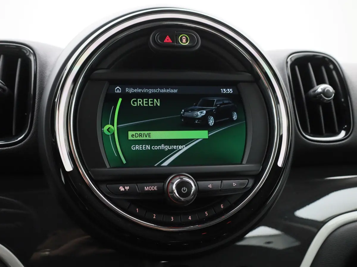 1.5 Cooper ALL4 Business Edition | AUTOMAAT | CLIMATE CONTROL | CRUISE CONTROL | NAVIGATIE | MULTIFUNCTIONEEL STUURWIEL |