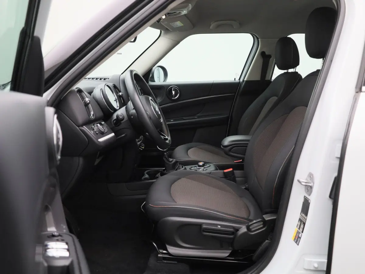 1.5 Cooper ALL4 Business Edition | AUTOMAAT | CLIMATE CONTROL | CRUISE CONTROL | NAVIGATIE | MULTIFUNCTIONEEL STUURWIEL |