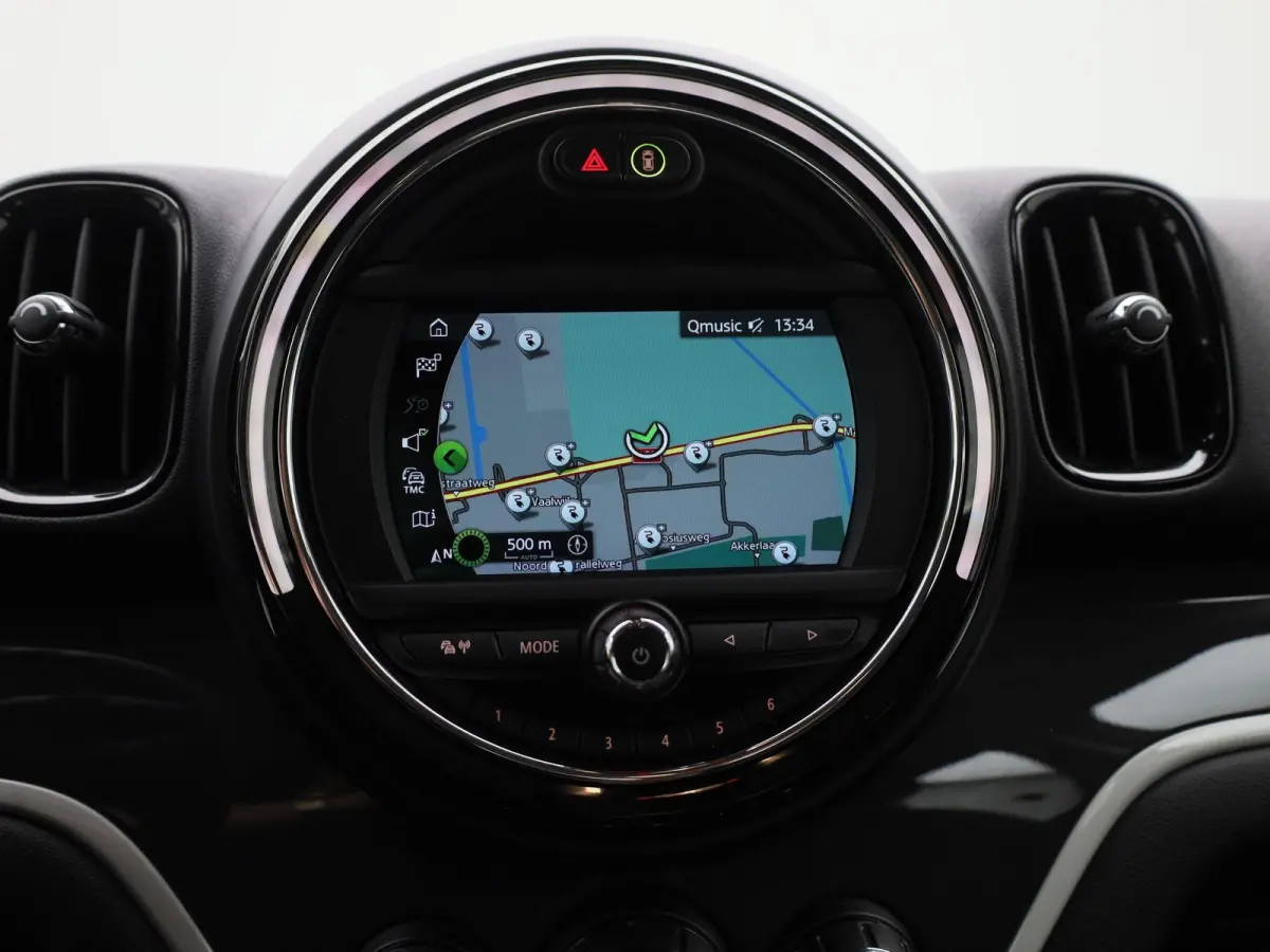 1.5 Cooper ALL4 Business Edition | AUTOMAAT | CLIMATE CONTROL | CRUISE CONTROL | NAVIGATIE | MULTIFUNCTIONEEL STUURWIEL |