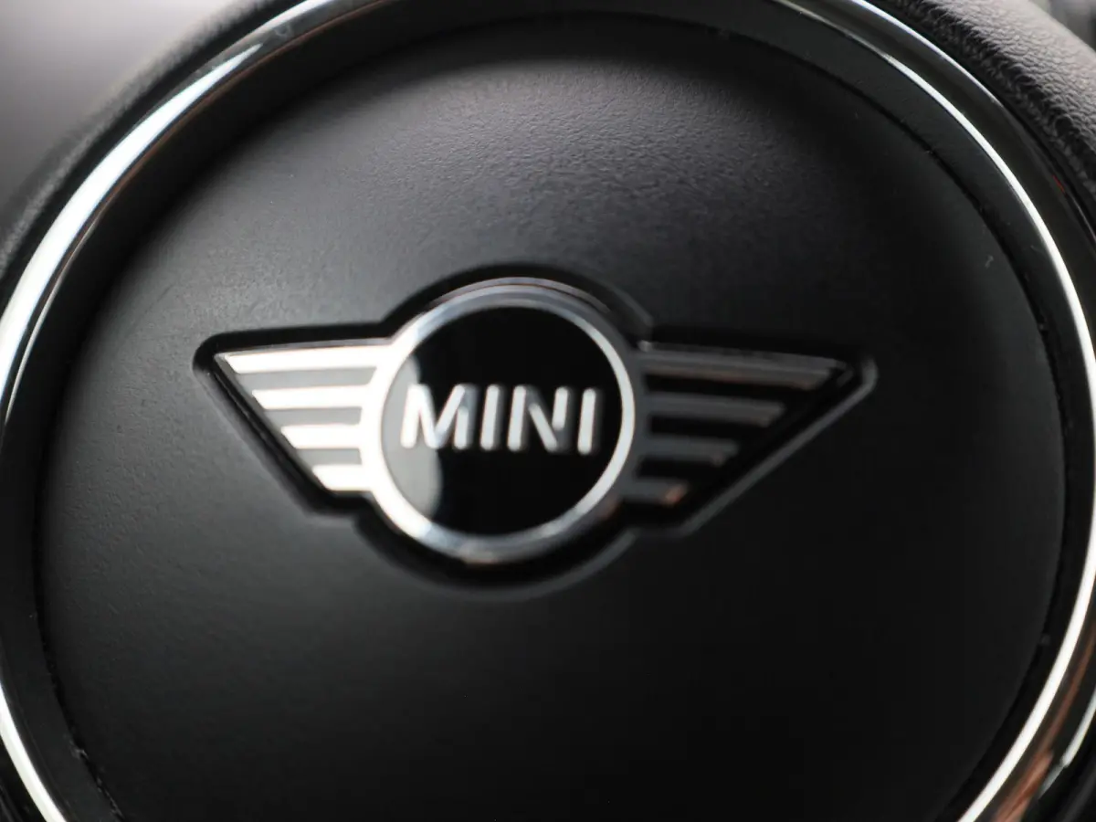 1.5 Cooper ALL4 Business Edition | AUTOMAAT | CLIMATE CONTROL | CRUISE CONTROL | NAVIGATIE | MULTIFUNCTIONEEL STUURWIEL |