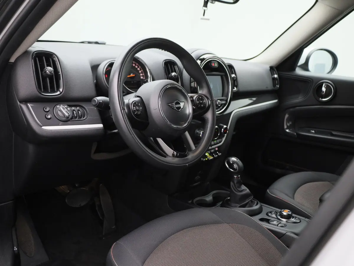 1.5 Cooper ALL4 Business Edition | AUTOMAAT | CLIMATE CONTROL | CRUISE CONTROL | NAVIGATIE | MULTIFUNCTIONEEL STUURWIEL |