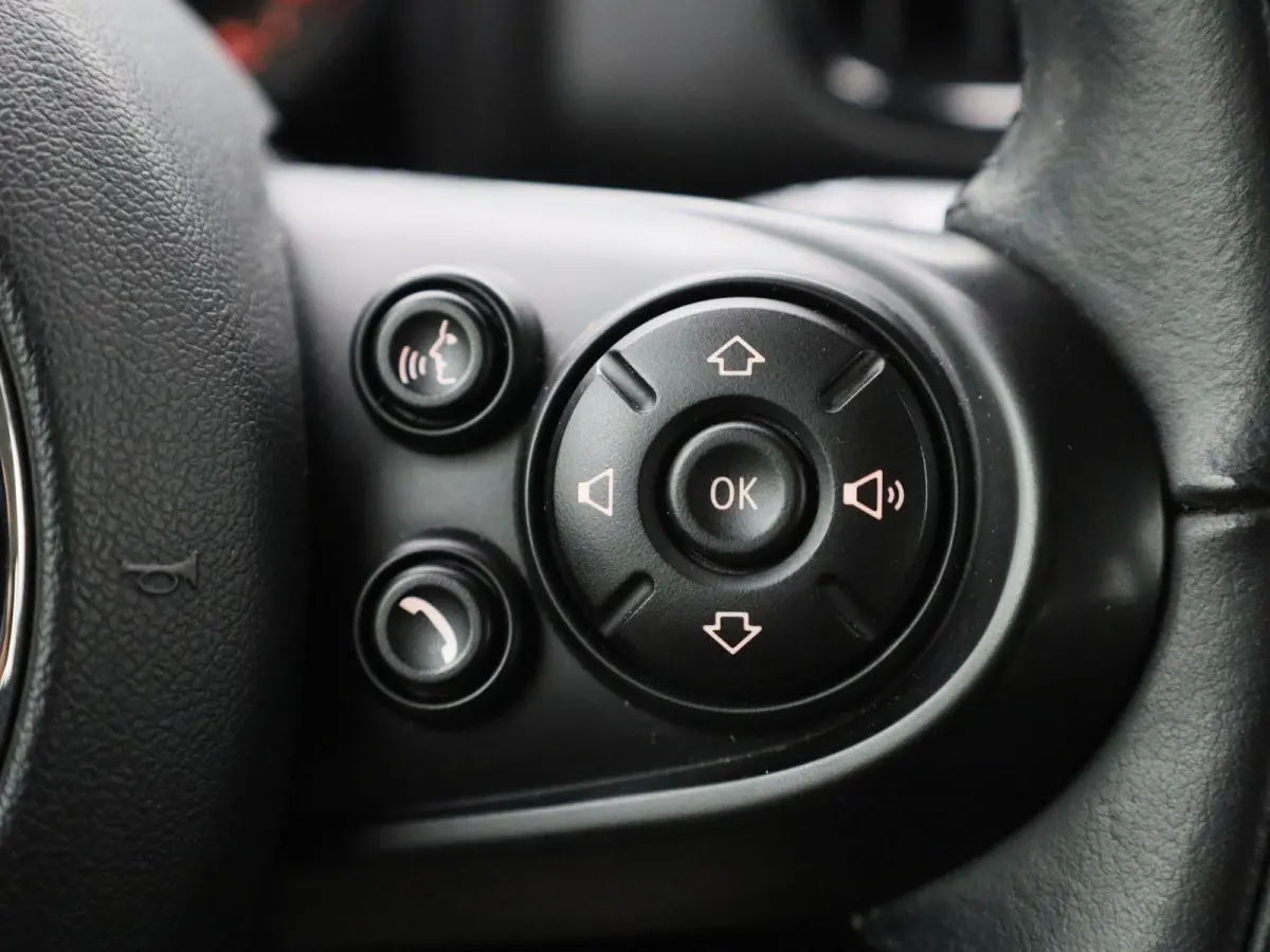 1.5 Cooper ALL4 Business Edition | AUTOMAAT | CLIMATE CONTROL | CRUISE CONTROL | NAVIGATIE | MULTIFUNCTIONEEL STUURWIEL |