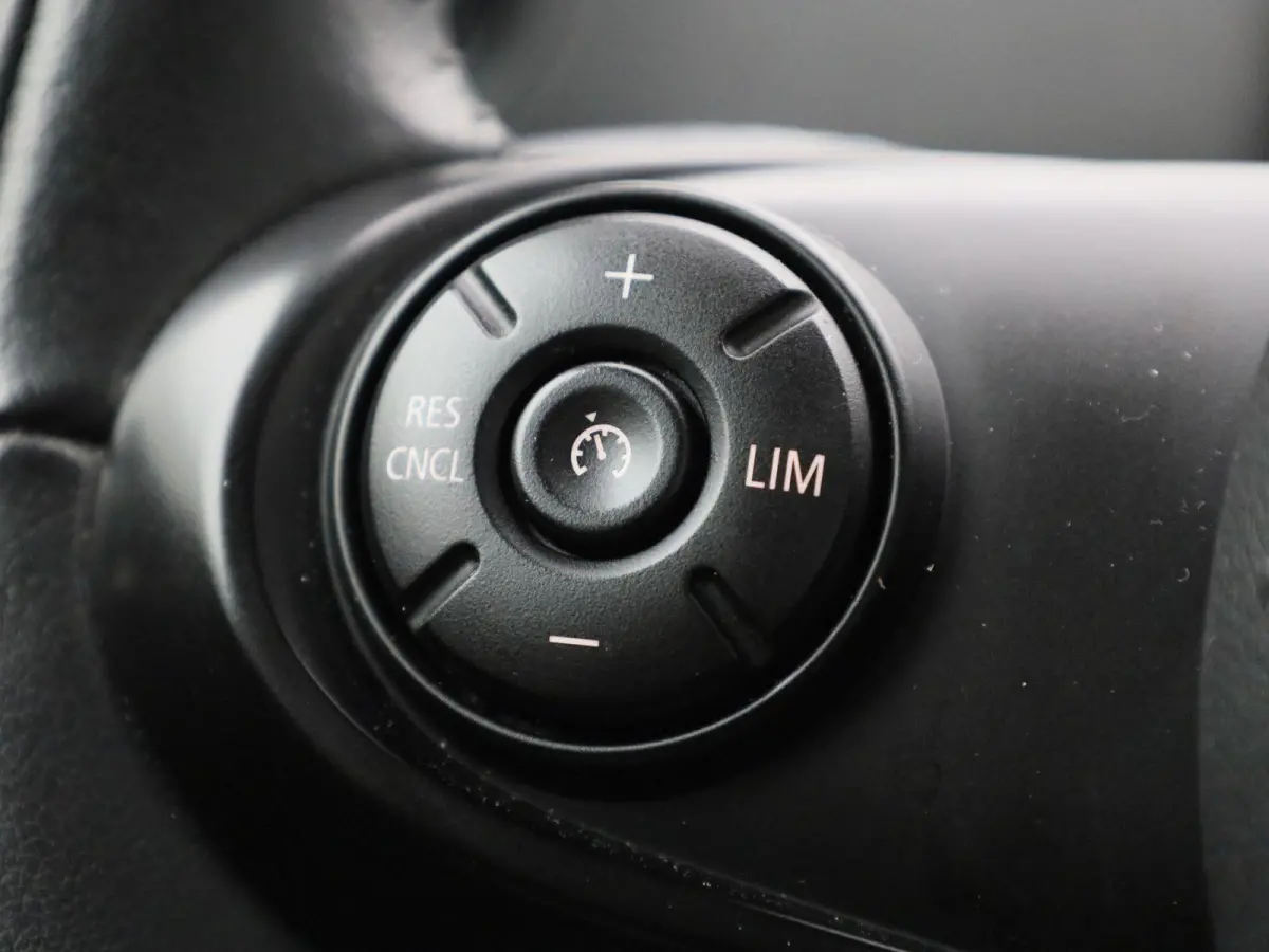 1.5 Cooper ALL4 Business Edition | AUTOMAAT | CLIMATE CONTROL | CRUISE CONTROL | NAVIGATIE | MULTIFUNCTIONEEL STUURWIEL |
