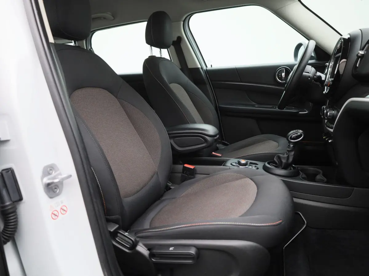 1.5 Cooper ALL4 Business Edition | AUTOMAAT | CLIMATE CONTROL | CRUISE CONTROL | NAVIGATIE | MULTIFUNCTIONEEL STUURWIEL |