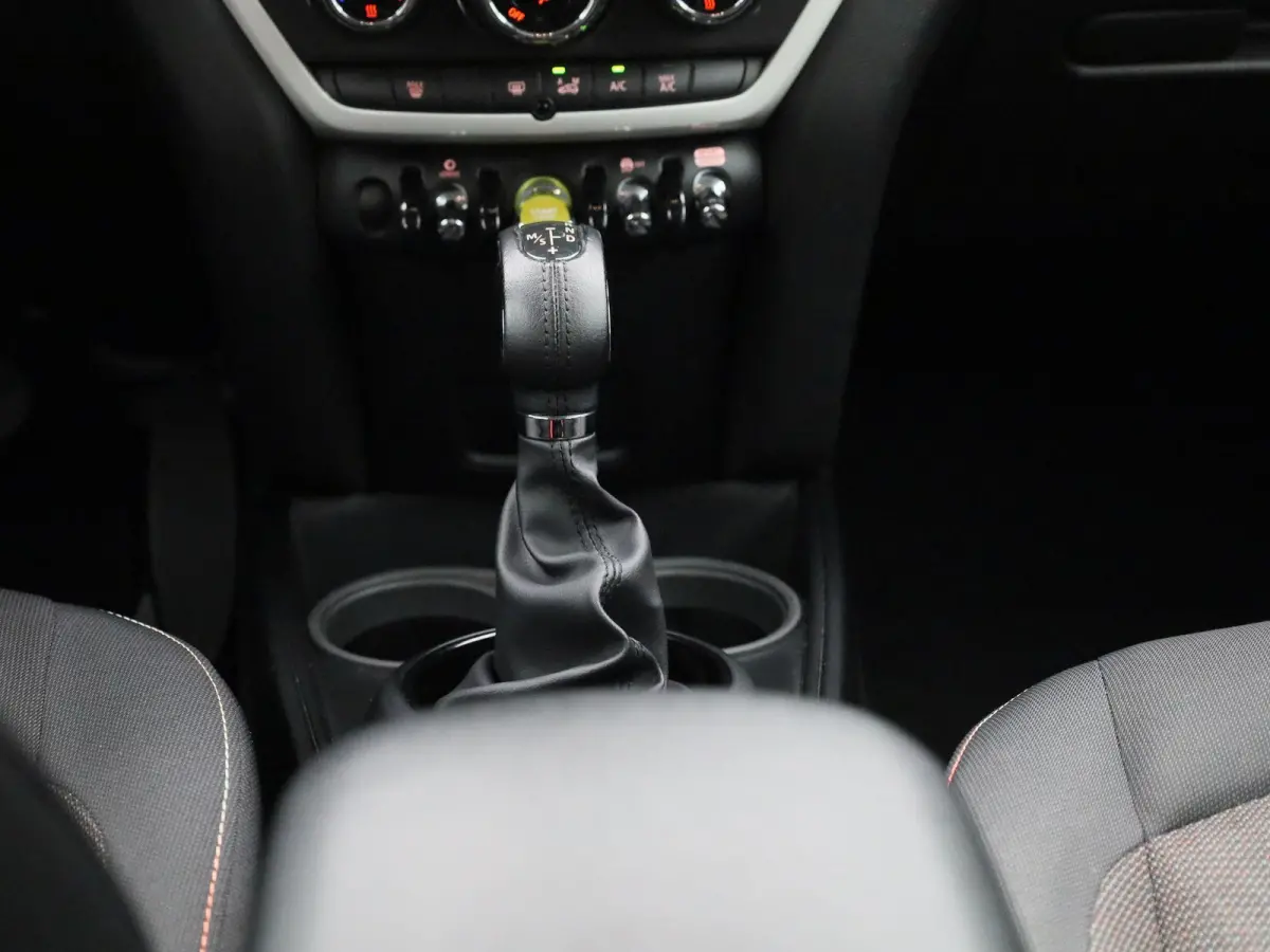 1.5 Cooper ALL4 Business Edition | AUTOMAAT | CLIMATE CONTROL | CRUISE CONTROL | NAVIGATIE | MULTIFUNCTIONEEL STUURWIEL |