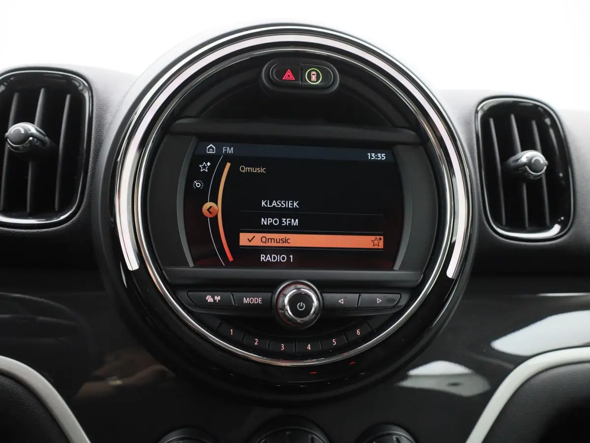 1.5 Cooper ALL4 Business Edition | AUTOMAAT | CLIMATE CONTROL | CRUISE CONTROL | NAVIGATIE | MULTIFUNCTIONEEL STUURWIEL |