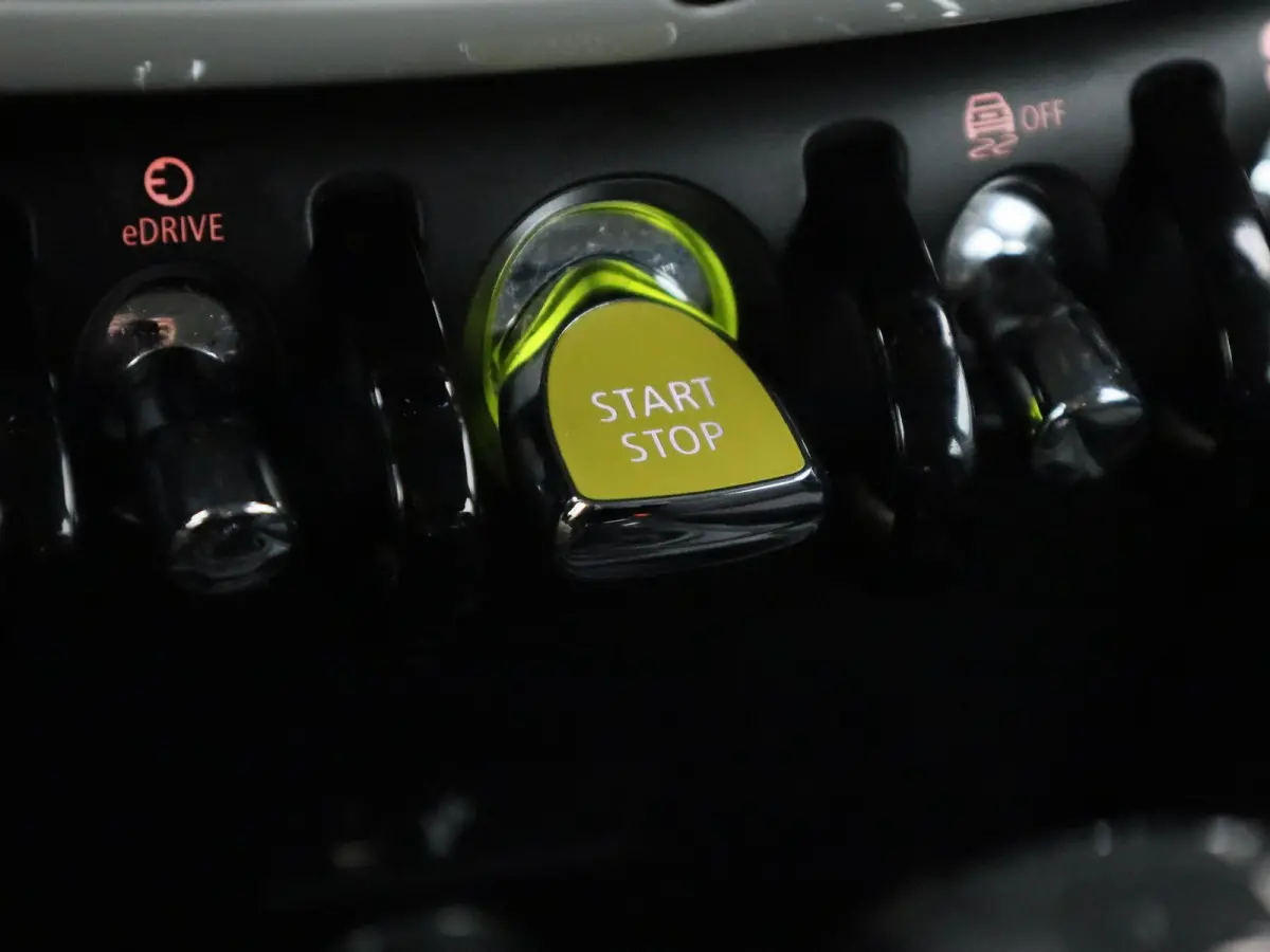 1.5 Cooper ALL4 Business Edition | AUTOMAAT | CLIMATE CONTROL | CRUISE CONTROL | NAVIGATIE | MULTIFUNCTIONEEL STUURWIEL |