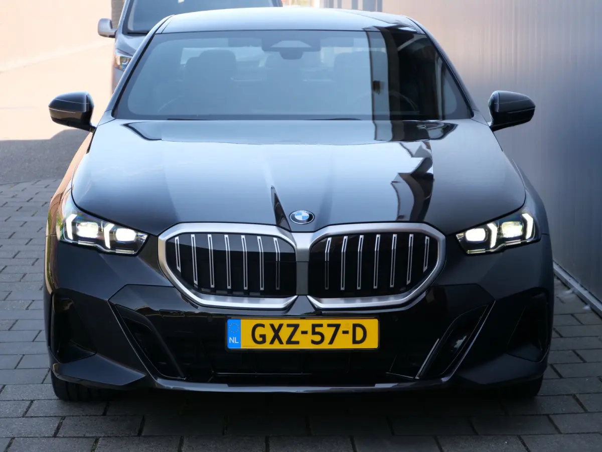 520i 208 Pk Automaat M-pakket / Leer / Navi / DAB / Apple Carplay / Stoelkoeling