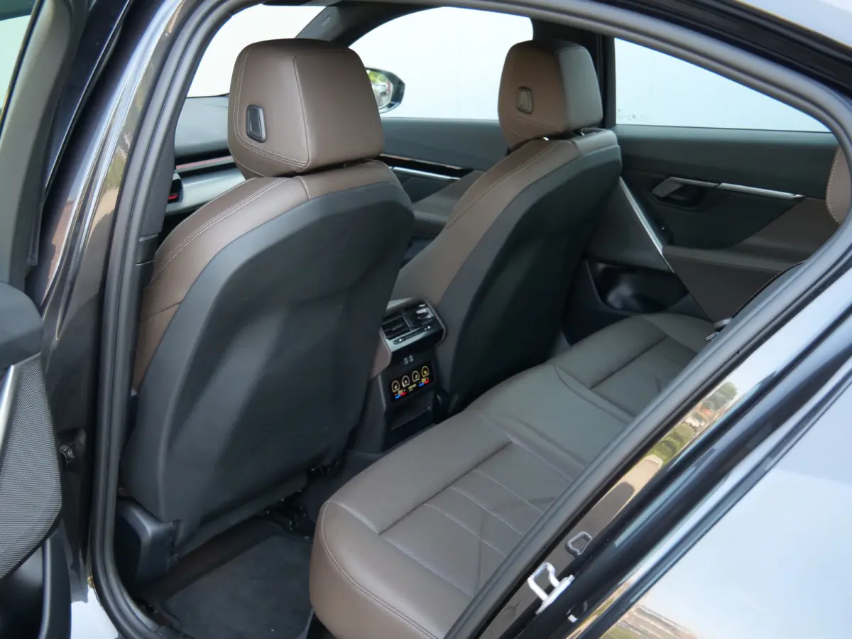 520i 208 Pk Automaat M-pakket / Leer / Navi / DAB / Apple Carplay / Stoelkoeling
