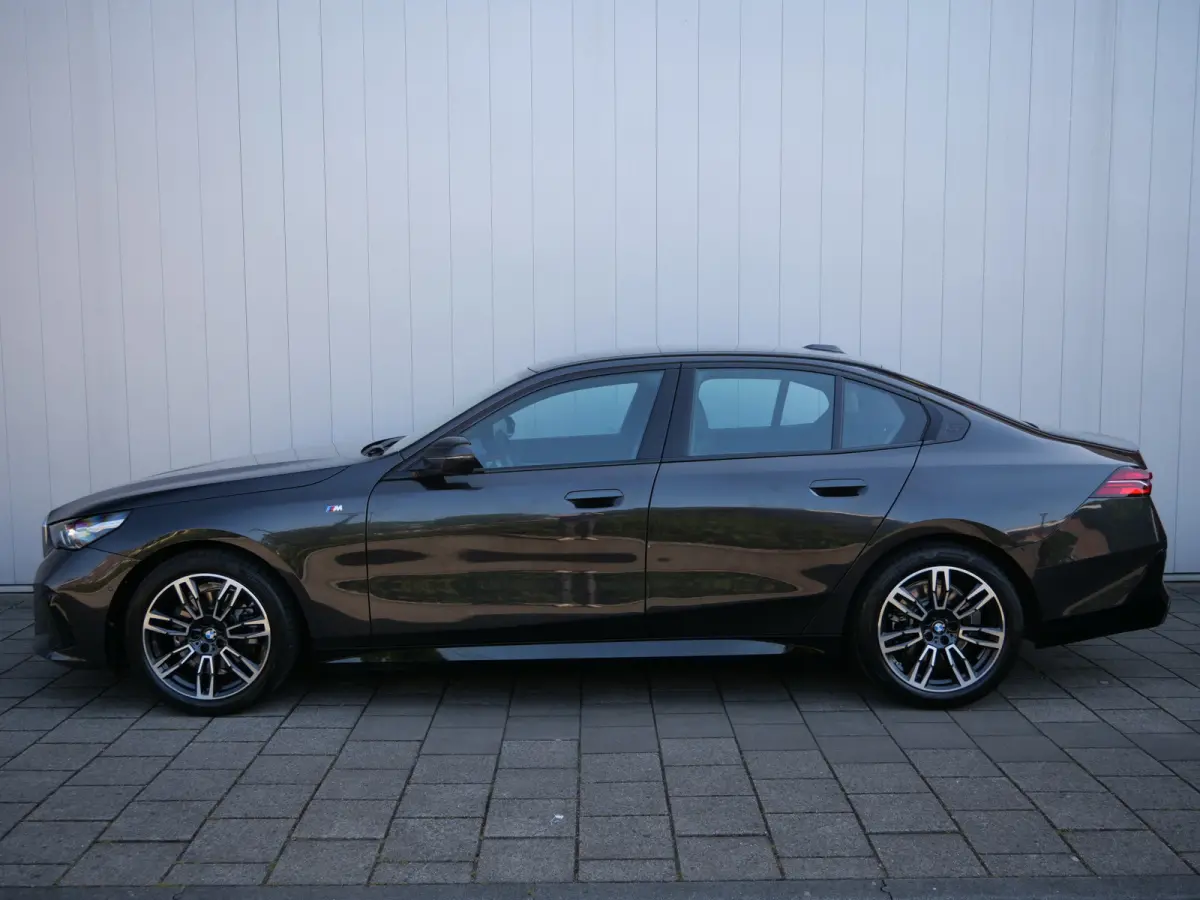 520i 208 Pk Automaat M-pakket / Leer / Navi / DAB / Apple Carplay / Stoelkoeling