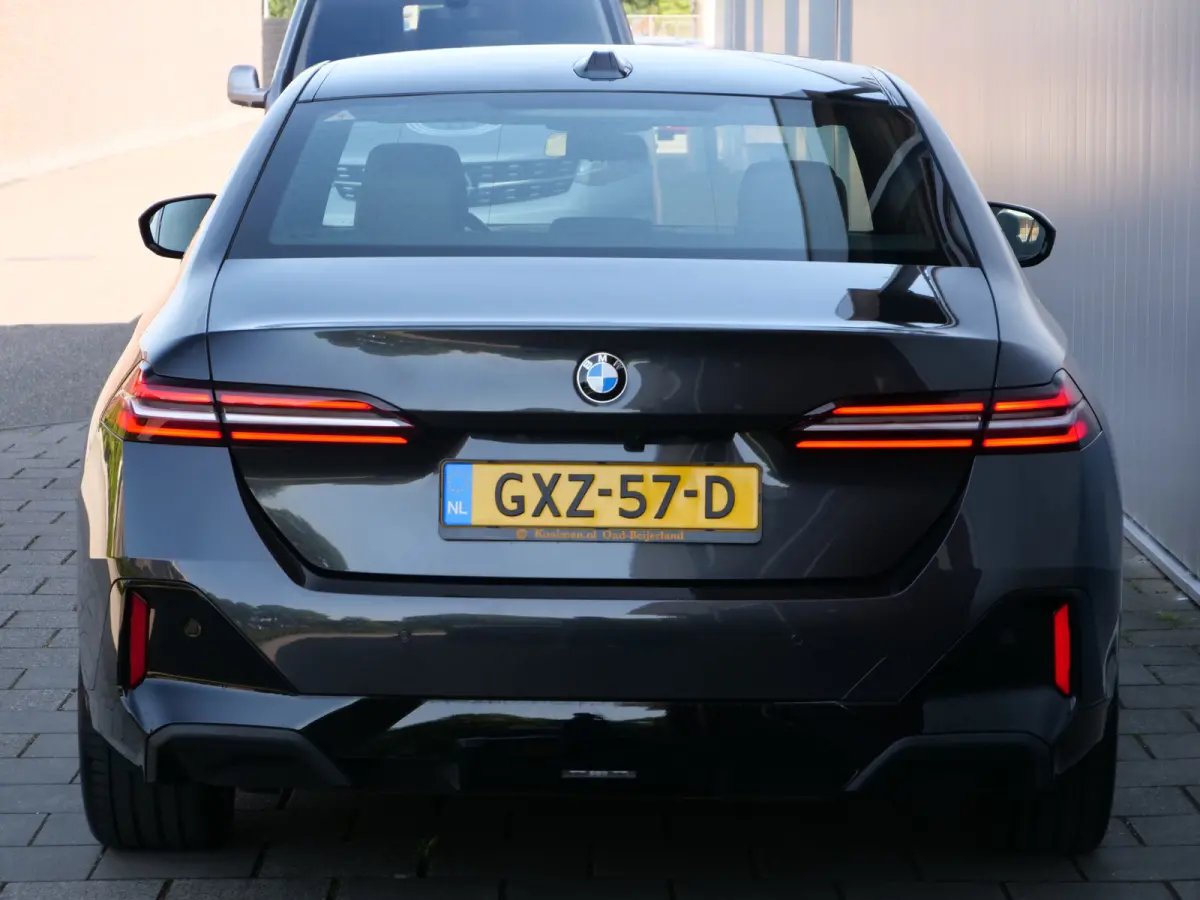 520i 208 Pk Automaat M-pakket / Leer / Navi / DAB / Apple Carplay / Stoelkoeling