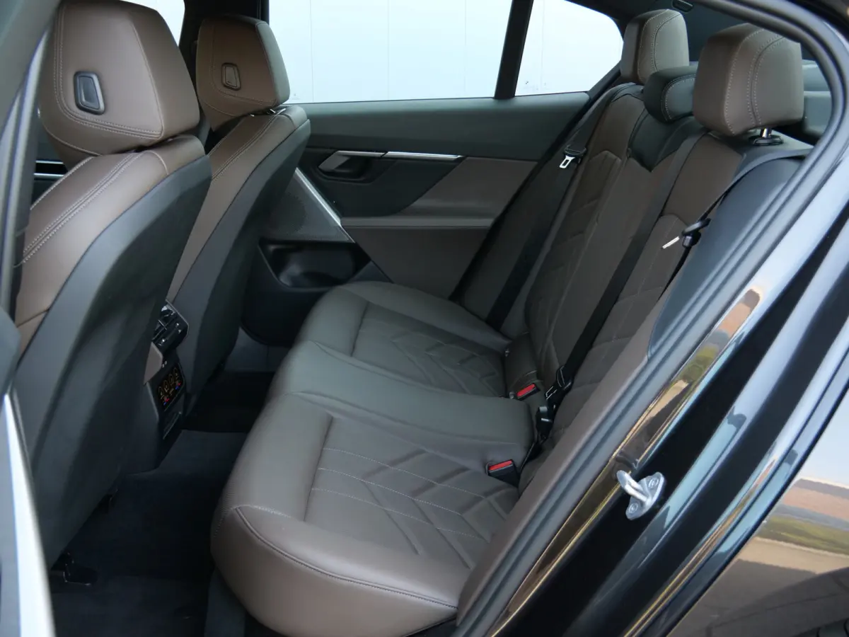 520i 208 Pk Automaat M-pakket / Leer / Navi / DAB / Apple Carplay / Stoelkoeling