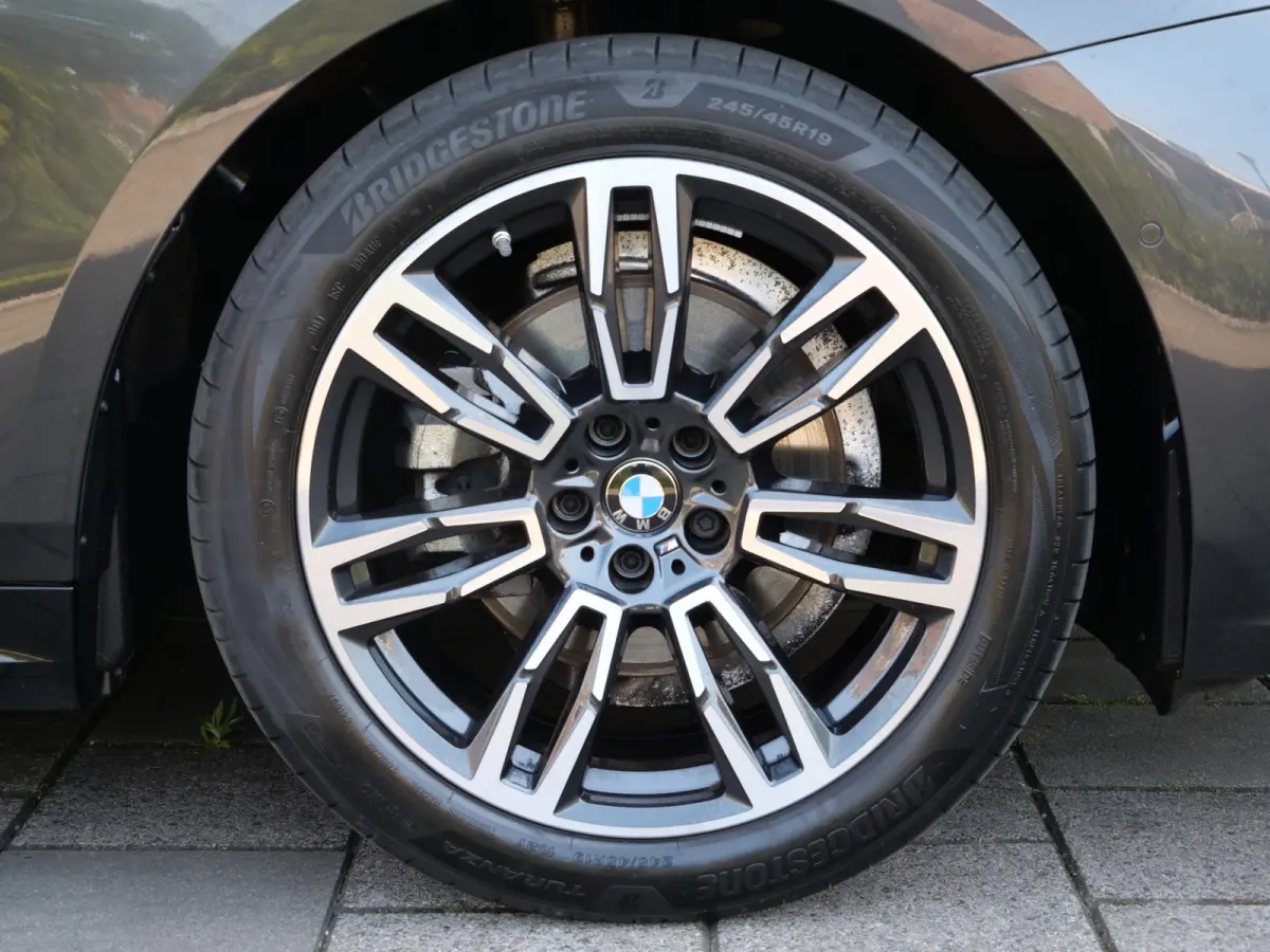 520i 208 Pk Automaat M-pakket / Leer / Navi / DAB / Apple Carplay / Stoelkoeling