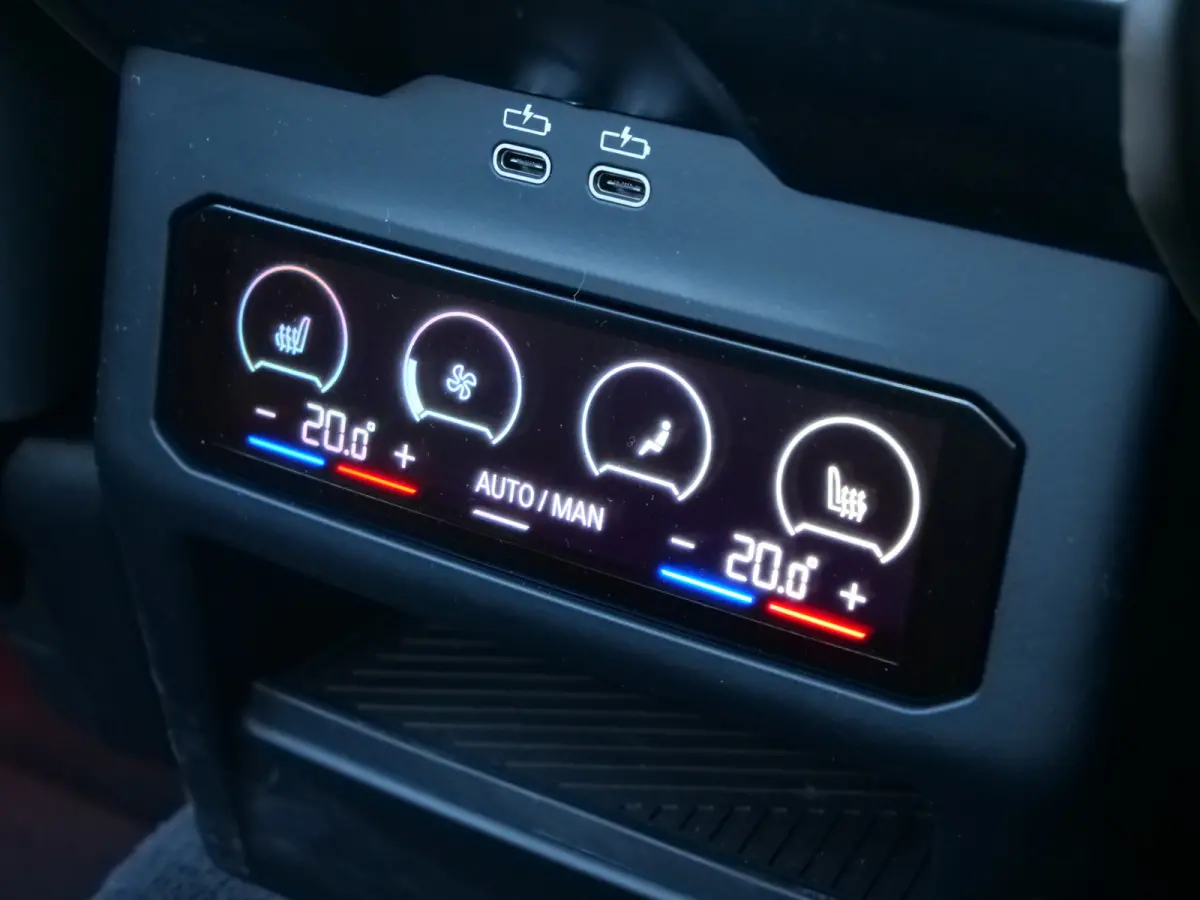 520i 208 Pk Automaat M-pakket / Leer / Navi / DAB / Apple Carplay / Stoelkoeling