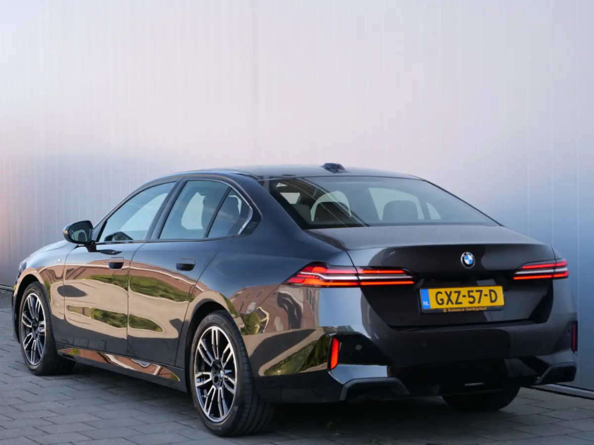 520i 208 Pk Automaat M-pakket / Leer / Navi / DAB / Apple Carplay / Stoelkoeling