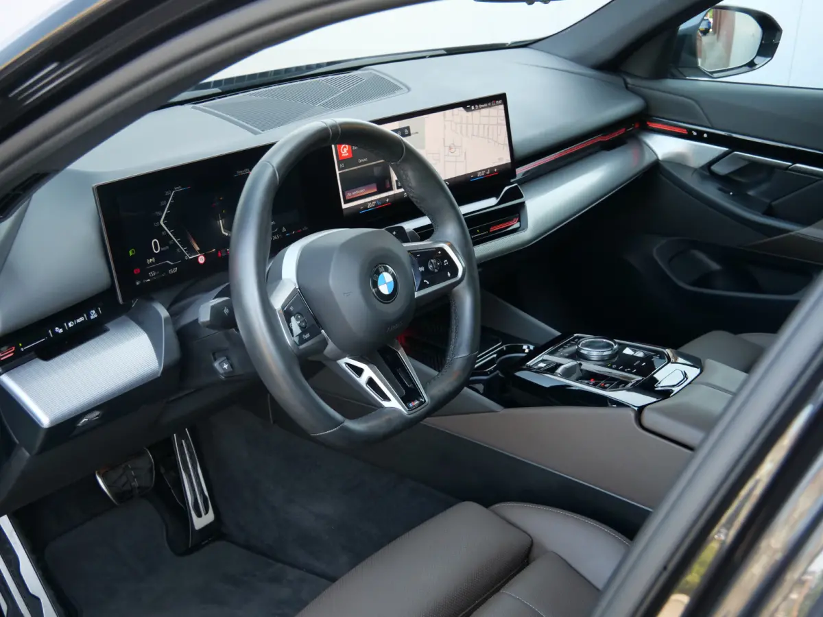 520i 208 Pk Automaat M-pakket / Leer / Navi / DAB / Apple Carplay / Stoelkoeling