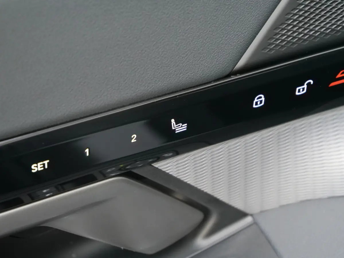 520i 208 Pk Automaat M-pakket / Leer / Navi / DAB / Apple Carplay / Stoelkoeling