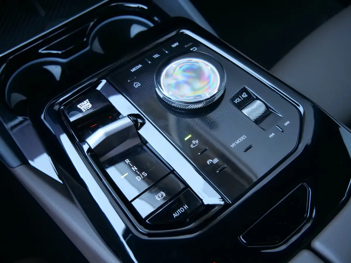 520i 208 Pk Automaat M-pakket / Leer / Navi / DAB / Apple Carplay / Stoelkoeling