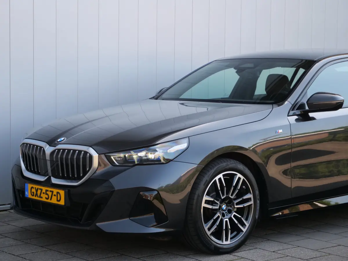 520i 208 Pk Automaat M-pakket / Leer / Navi / DAB / Apple Carplay / Stoelkoeling
