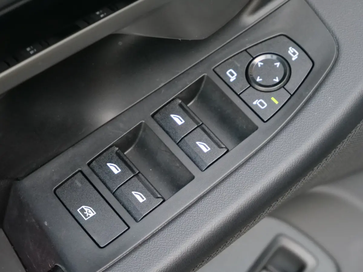 520i 208 Pk Automaat M-pakket / Leer / Navi / DAB / Apple Carplay / Stoelkoeling