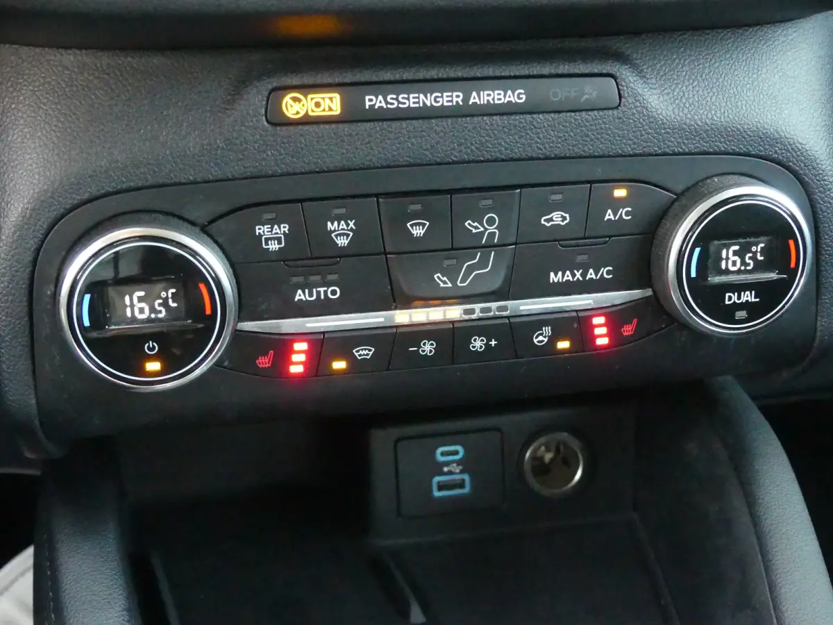 2.5 PHEV Titanium | CAMERA | ADAPTIVE CRUISE | DODEHOEKDETECTIE | STOEL+STUUR+VOORRUITVERWARMING | PARKEERSENSOREN V+A | ELEKTRISCHE ACHTERKLEP | LMV 18" | NAVI | APPLE CARPLAY / ANDRIOD AUT