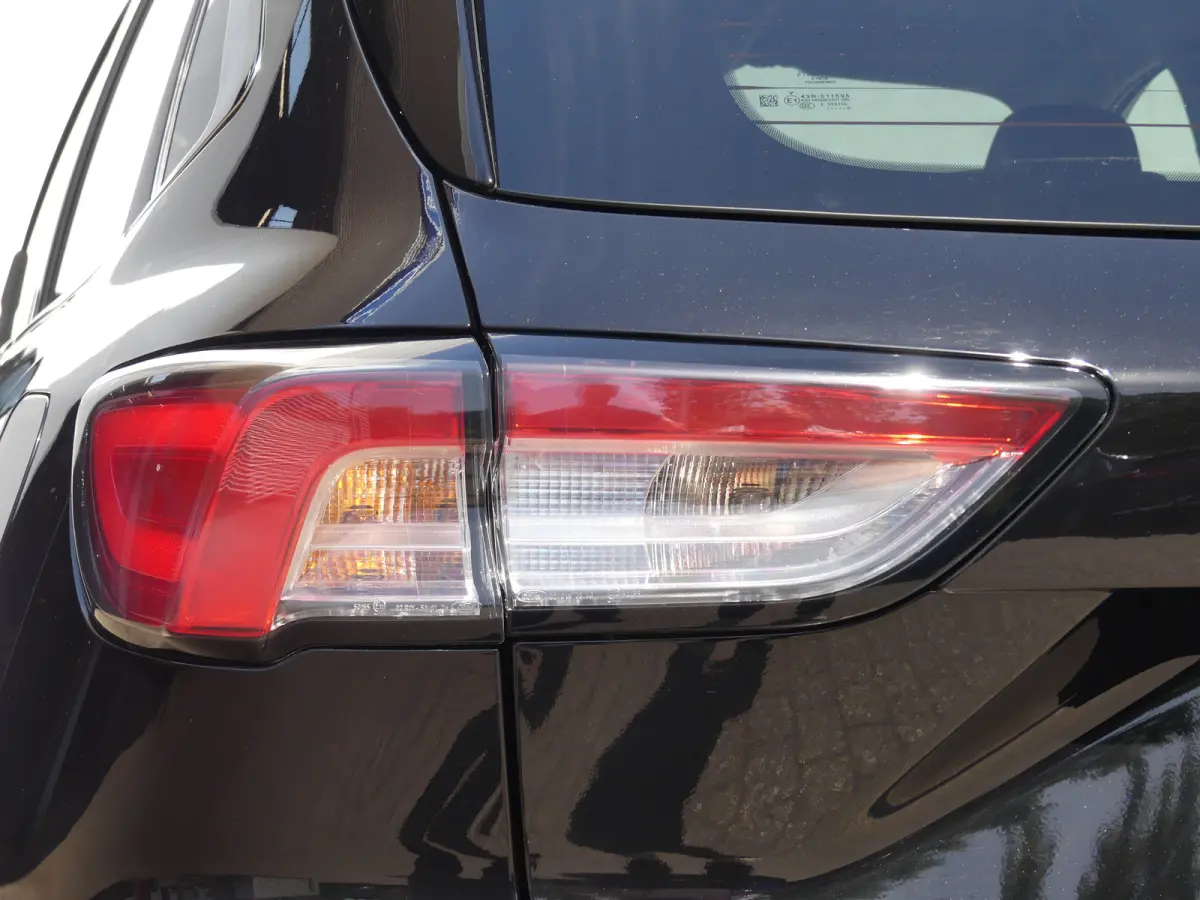 2.5 PHEV Titanium | CAMERA | ADAPTIVE CRUISE | DODEHOEKDETECTIE | STOEL+STUUR+VOORRUITVERWARMING | PARKEERSENSOREN V+A | ELEKTRISCHE ACHTERKLEP | LMV 18" | NAVI | APPLE CARPLAY / ANDRIOD AUT