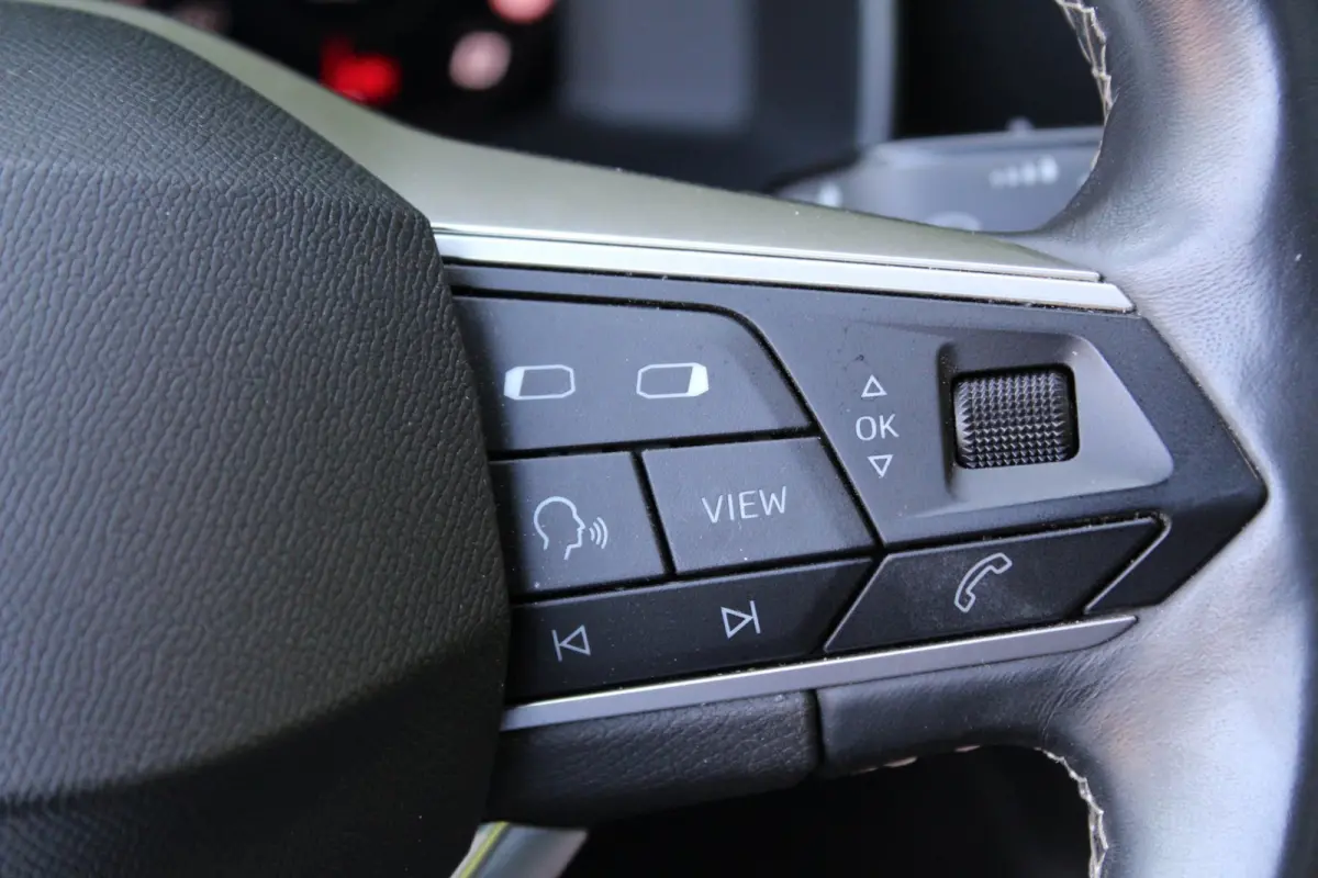1.0 TSI Style Business Intense 110PK | Panoramadak | Parkeercamera | Apple/Android Carplay | Trekhaak
