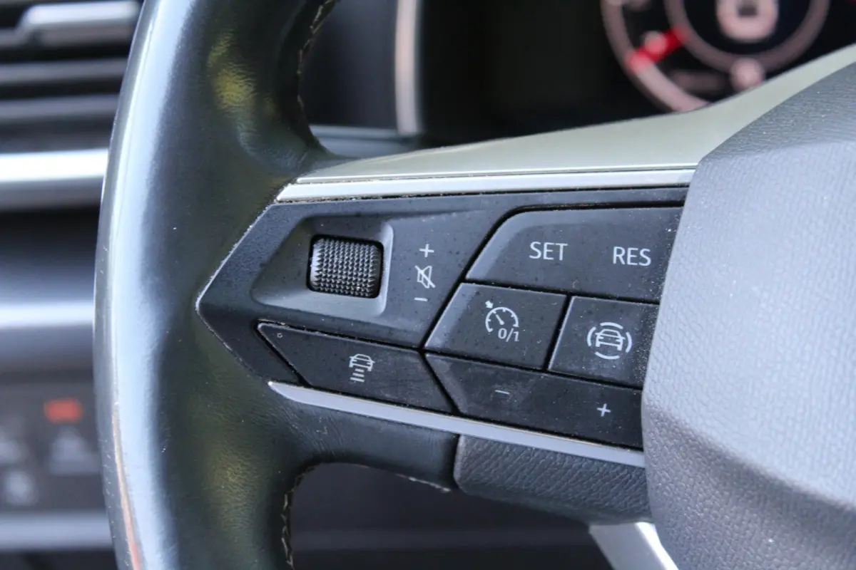 1.0 TSI Style Business Intense 110PK | Panoramadak | Parkeercamera | Apple/Android Carplay | Trekhaak