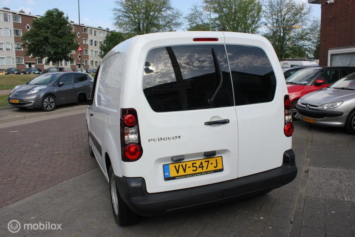 bestel 120 1.6 BlueHDi 75 L1 Première