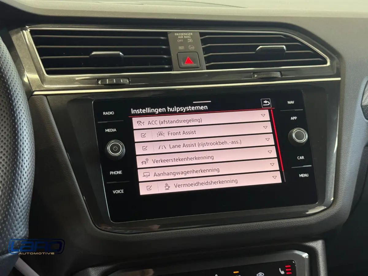 1.5 TSI R-Line |Trekhaak IQ.Lights Camera Sfeer CarPlay Elek kofferklep