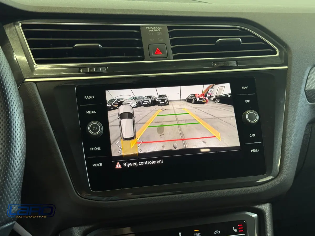 1.5 TSI R-Line |Trekhaak IQ.Lights Camera Sfeer CarPlay Elek kofferklep