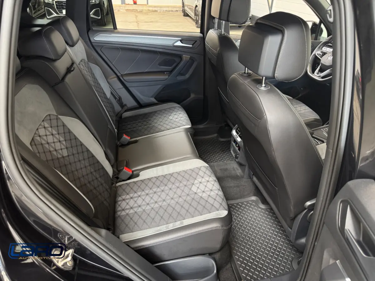 1.5 TSI R-Line |Trekhaak IQ.Lights Camera Sfeer CarPlay Elek kofferklep